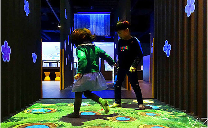 متعة داخلية مثيرة ثلاثية الأبعاد لعبة تفاعلية ألعاب ضوئية للأطفال 0